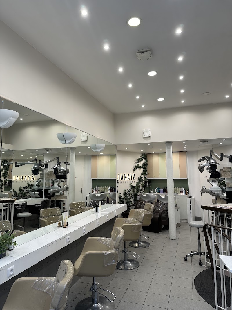 Janaya Paris 17,Lissage Enzymotherapy,Tanin,Balayage Argile,Coloration Organique Sans PPD,English Speaking,Belmakosmetik
